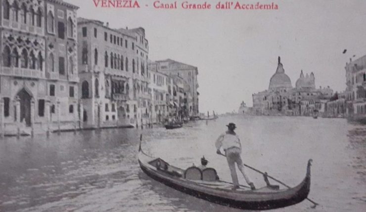 Die Postkarte gehört der Vergangenheit an. Was aber wird von unseren tausend Whatsapp-Nachrichten bleiben?